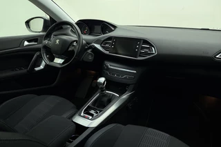 Peugeot 308 SW 1.2 PureTech Blue Lease Premium 130pk | Navigatie | Panoramadak | Climate Control | Trekhaak | Camera | Cruise Control | Parkeersensoren | Apple Carplay - Android Auto / 15