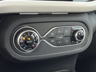 Renault Twingo Z.E. R80 Intens  | SOH 96% | 22 Kwh | Camera | Navigatie | Parkeersensoren | Cruise Control | Climate Control | DAB | Apple CarPlay/Android Auto / 12