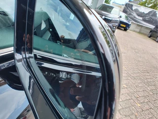 Volvo S60 2.0 T4 R-DESIGN AUTOMAAT  Lederen sportstoelen | Open dak | Harman Kardon | HUD / 37