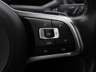 Volkswagen T-Roc 1.5 TSi 150 Pk Automaat R line | Black Style | Trekhaak | Stoelverwarming | Panorama dak | Camera | Adaptive Cruise | Climatronic | Carplay | 19 Inch | 58.509 Km !! / 27