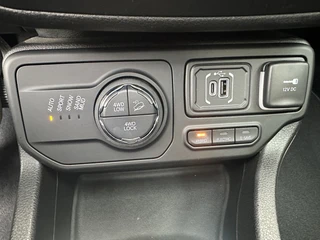Jeep Renegade 4xe 240PK Plug-in Hybrid The North Star (Elektrisch Schuifdak - Navigatie - Adaptieve Cruise Controle - LED - Automatische Airco 4WD - Camera - Stuur & Stoel verwarming) / 27
