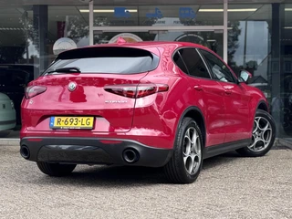 Alfa Romeo Stelvio 2.0 200pk Automaat AWD Sprint | Apple-Android | Parkeercamera | Adaptive Cruise Control / 8