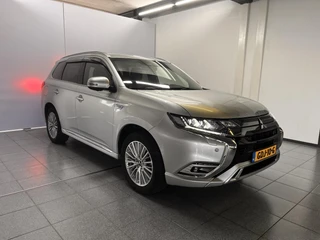 Mitsubishi Outlander 2.4 PHEV Intense+ Automaat / Luxe Lederen bekleding / elektrische kofferklep / Trekhaak / Achteruitrijcamera / 2