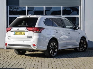 Mitsubishi Outlander 2.0 PHEV instyle | Leder | Xenon | 360 camera | Keyless | Stoelverwarming | PDC v+a / 2