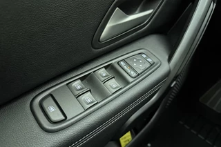 Dacia Duster 1.3 TCe 150 Journey Automaat | Navigatie | Camera | Keyless | Dakrails | Weinig kilometers | Hoge instap | Lichtmetalen velgen / 17