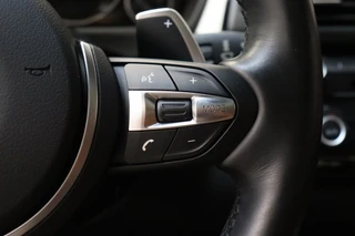 BMW 3 Serie Touring 330i High Executive M Sport Pakket Automaat  / Navigatie Professional / Panoramadak / Leder  / Trekhaak / Parkeersensoren voor+achter / Comfort Acces / Head-Up Display / Stoelverwarming / Achteruitrijcamera / Hifi / 19 Inch / Chrome Line / 40