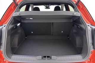 Fiat 600 1.2 Turbo 145pk Hybrid Automaat Sport | DEMO | Tot 8 jaar garantie | Navigatie | Achteruitrijcamera | Elektrische achterklep | LED Matrix koplampen | Sportief interieur | 18" Lichtmetalen velgen | Zwart dak / 14