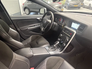Volvo V60 1.5 T3 R-DESIGN NAVI/PDC/TREKH/STOEL VOORRUIT VERW/enz / 14
