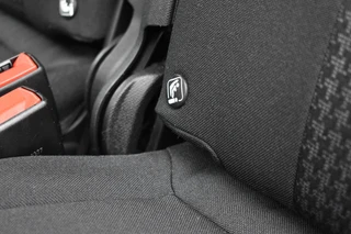 Peugeot 5008 PureTech 130 EAT8 Automaat GT 7-persoons | Navigatie via Carplay & Android Auto | Achteruitrijcamera | Parkeersensoren v+a | Stoelverwarming | Climate Control | Keyless Start | DAB | Isofix Bevestigingspunten | Lichtmetalen Velgen | Zeer Compleet!!! / 30