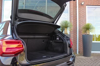 Audi Q2 30 TFSI S Edition S-Line | 1e eigenaar | NL auto | 18 inch | LED | Camera | Sport | Cruise control | Sound system | Sfeerverlichting | Stoelverwarming | Climate control | / 30