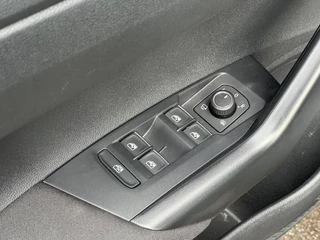 Volkswagen Taigo 1.5 TSI 150pk DSG R-Line Trekhaak | IQ light | Camera | Navi | Virtual | Rijklaar incl. garantie / 12