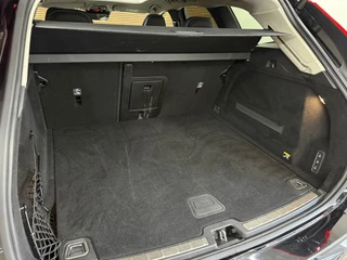 Volvo XC60 2.0 T5 Inscription | 250PK | Automaat | Leder | Camera | Trekhaak | Pano | Navi | 12,3” Digitaal Display / 56