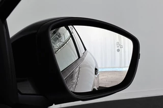 Peugeot 208 1.2 Hybrid 110 e-DCS6 Allure Achteruitrijcamera Apple CarPlay Navigatie / 22