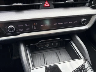 Kia Sportage 1.6 T-GDi Plug-in Hybrid AWD DynamicLine Luxury | Apple Carplay / Android Auto | Navigatiesysteem | Stoel + Stuurverwarming | Elektrisch Verstelbare Bestuurdersstoel | Licht + Regensensor | Parkeersensoren Voor + Achter | Camera Achter | Cruise Control Adaptief | Rijstrooksensor + Correctie | 19"Lichtmetalen Velgen / 21