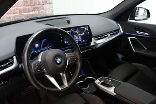 BMW X1 sDrive18i High Executive Automaat  / Widescreen Display / Stoelverwarming / Leder / Climate Control / Driving Assistant Plus / Cruise Control / Leder / Achteruitrijcamera / 17 Inch / Adaptieve LED koplampen / 13