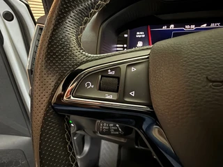 Skoda Karoq 1.5 TSI DSG 4x4 Sportline Business | 1800KG Trekgewicht | Carplay | Sportstoelen | Camera / 23