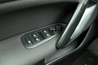 Peugeot 308 SW 1.2 PureTech Blue Lease Premium 130pk | Navigatie | Panoramadak | Climate Control | Trekhaak | Camera | Cruise Control | Parkeersensoren | Apple Carplay - Android Auto / 20