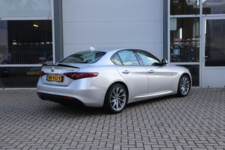 Alfa Romeo Giulia 2.0T SUPER AUT ORIG.NL/A.CarPlay/Ad.Cruise/Stuur&Stoelverw./18inch 114dkm! / 2