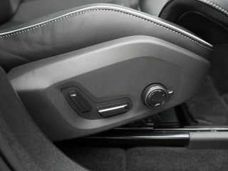 Volvo XC60 2.0 T6 AWD + Black Edition 350PK Pano | Trekhaak / 20