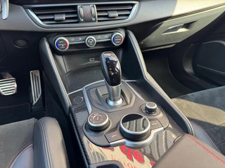 Alfa Romeo Giulia 2.9 V6 QUADRIFOGLIO Carbon pakket Sparco kuipstoelen Carplay Perfect onderhouden! / 37