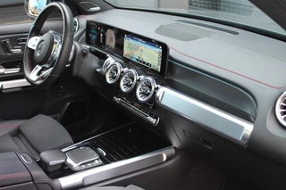 Mercedes-Benz EQB 250+ AMG LINE 7P. / 35