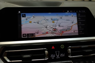BMW 3 Serie Touring 320i High Executive M Sport Pakket Automaat  / Live Cockpit Professional / Leder / Achteruitrijcamera / DAB / Stoelverwarming / Hifi / Ambiance Verlichting / 18 Inch / LED / Chrome Line / Parkeersensoren voor+achter / Climate Control / 20