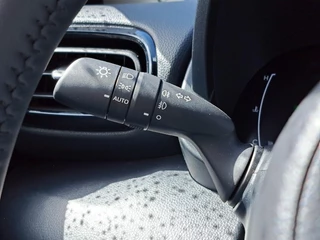 Toyota Yaris 1.5 Hybrid 115 DYNAMIC STOEL/STUURVERW BLIND SPOT PARK-SENSOREN NAVI 16'' LM-VELGEN KEYLESS CAMERA APPLE/ANDROID AD-CRUISE CLIMA LED / 20
