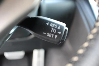 Lexus RC 300h F SPORT Line NL-AUTO CRUISE TRIPLE-LED STOELVENT BLIND-SPOT 19" LM-VELGEN / 44
