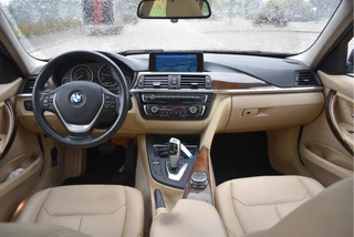 BMW 3 Serie Touring 320i xDrive High Executive M 184 pk  | Vol | HUD | Elekt.haak | Keyless | Open dak | Camera | LED/Xenon | LM-Velgen 19" / 15