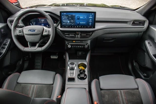 Ford Kuga 1.5 EcoBoost ST-Line X | Automaat | TREKHAAK | 1800 KG Trekvermogen | Camera | Open dak | AGR Stoelen | BLIS | 20 INCH VELGEN / 4