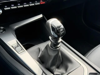 Peugeot 308 SW Allure Pack Business 1.2 PureTech 130PK Navigatie, Achteruitrijcamera, Stoel & Voorruitverwarming, Keyless, Apple Carplay, Android Auto / 34