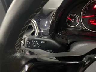 Volkswagen Up! 1.0 cross up! BlueMotion/ Nederlandse auto/ 5 deurs/ Parkeersensoren voor en achter/ Bluetooth / Airco / 18