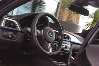 BMW 3-serie Touring 320i M Sport Edition | 2e eigenaar | NL auto | Camera | HiFi audio | Stoelverwarming | DAB | Head-up | Cruise control | LED | Park Assistant | PDC | Navigatie / 43