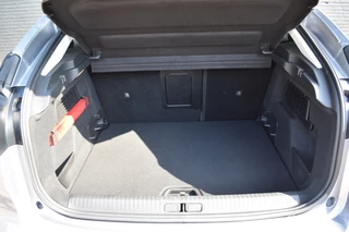 Citroën C4 130 EAT8 Shine  | Automaat | Navigatie | Airconditioning ECC | Camera achter |  Parkeersensoren voor en achter | Carplay & Android Auto | Isofix | Cruise Control | Advanced Comfortstoelen | Hydraulic Cushions | Zeer Compleet!!! / 37