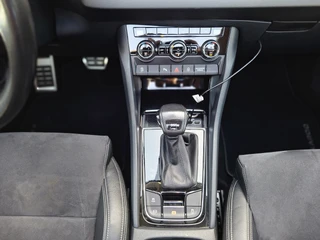 Škoda Karoq 1.5 TSI ACT Style Pano 360° Carplay Trekhaak Business Sportline / 42