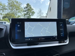 Peugeot 2008 1.2 Turbo 130 PK Allure Pack | Trekhaak 1200 KG | Navigatie | 3D Virtual Cockpit | Stoelverwarming | LED Verlichting | Half Lederen Bekleding | Keyless Start | Climate Control | Cruise Control | 17 Inch Lichtmetalen Velgen | / 24
