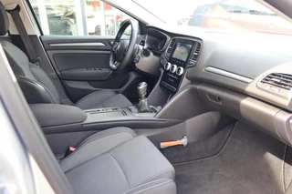 Renault Megane Estate 1.3 TCe 140 Equilibre|Navi|Cruise|PDC|Airco| / 20