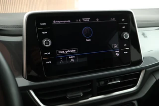 Volkswagen T-Roc 1.5 TSI 150pk DSG Style Trekhaak Camera Stoelverwarming Massage Virtual Cockpit Navigatie / 32