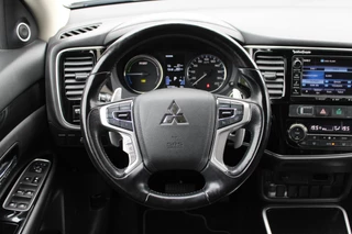 Mitsubishi Outlander 2.0 PHEV Executive Edition / 21