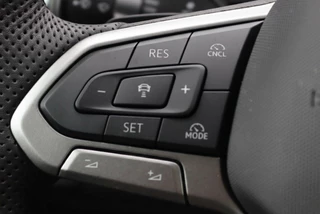Volkswagen T-Roc 1.5 TSI R-Line Pano l Camera l Keyless l VOL OPTIES l NIEUW MODE / 28