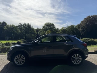 Volkswagen T-Roc 1.5 TSI Style | 51.000KM !! | Camera | Trekhaak | Keyless | Adaptive | CarPlay | / 19