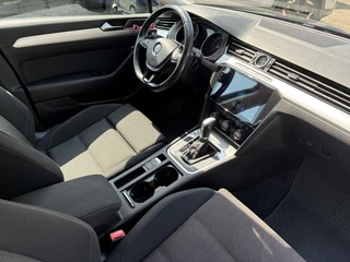 Volkswagen Passat 1.8 TSI Business Edition R Automaat | Climate control | Achteruitrij camera | Navigatie | Elektrisch Pakket | Afneembare Trekhaak | Ergo-Comfort stoel | Parkpilot | LM-Velgen | LED Verlichting / 15
