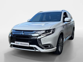 Mitsubishi Outlander 2.4 PHEV Instyle | Trekhaak | Leder | Schuif-kantel dak | Rondom camera | Elektrisch. Achterklep | Stoel en stuurverwarming | Set winterwielen |