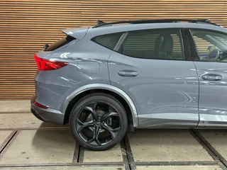 CUPRA Formentor 1.5 TSI Business Exclusive Paint | Pano | Winterpakket | Cruise adaptief | 19 Inch | Matrix Led | Virtual | / 19