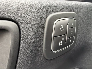 Ford Kuga BWJ 2021 2.5 225 PK PHEV Vignale  FULL LED | LEDER | STOEL+STUUR VERW. | PANODAK | ELEKTR. STOELEN | ELEKTR. ACHTERKLEP | CAMERA | NAVI | CLIMA | CRUISE | CARPLAY + ANDROID | KEYLESS | LMV | PDC / 7