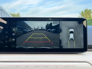 Kia EV4 Hatchback GT-PlusLine 81.4 kWh | Schuif/kanteldak | Lederen bekleding | 360 Graden camera | Head up display | Elektrische achterklep | Elektrische stoel verstelling met geheugen | Stoel verwarming + ventilatie voor | Dodehoek camera | Draadloze oplader / 20