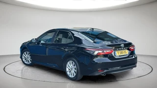 Toyota Camry 2.5 Hybrid Business Edition / 32