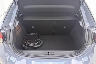 Opel Corsa Electric Long Range GS 51 kWh | NIEUW | tot 429km WLTP | 100kW snelladen | Climate control | Stoel- en stuurverwarming | Achteruitrijcamera | Navi via Apple Carplay/Android Auto | Sportstoelen / 12