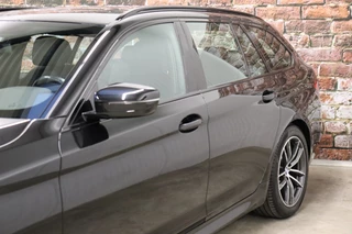 BMW 5 Serie Touring 520i High Executive M Sport Pakket Automaat  / Trekhaak / Navigatie Professional / Achteruitrijcamera / Comfortstoelen / DAB / Apple Carplay / Stoelverwarming / Adaptief Onderstel / Cruise Control / LED / 8