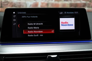 BMW 5 Series Touring 520i High Executive M Sport Pakket Automaat  / Navigatiesysteem Professional / Panoramadak / Comfortstoelen / Driving Assistant Plus / 19 Inch / Stoelverwarming voor+achter / Achteruitrijcamera / Hifi / Adaptieve LED-koplampen / Leder / DAB / 33